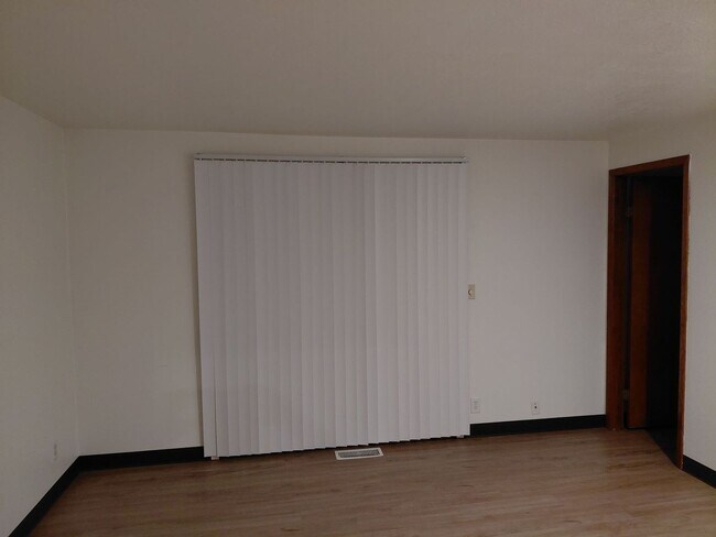 Building Photo - Charming & affordable Single-Family Home in Desirable West Salem Neighborhood!