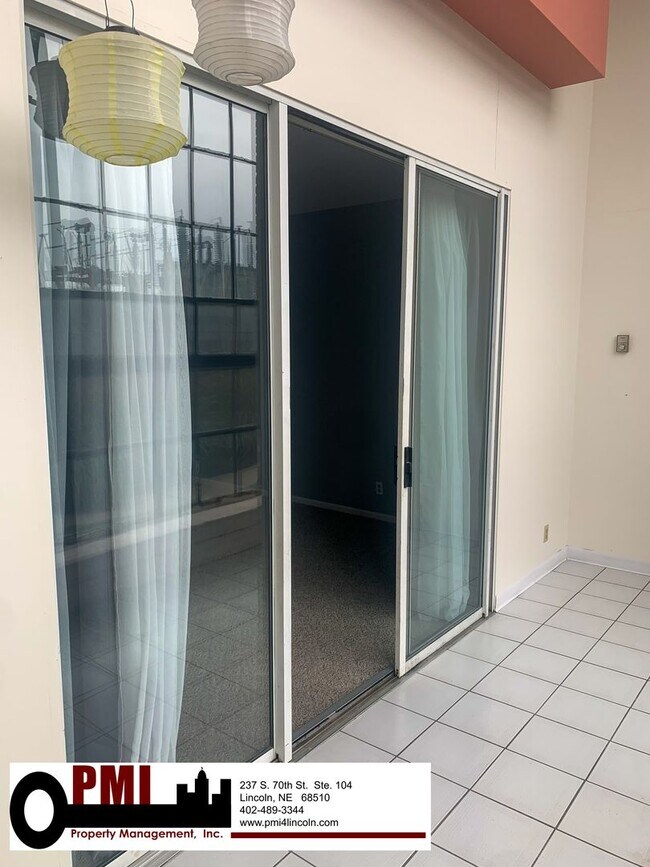 Building Photo - 2 Bedroom, 1.5 Bathroom Single Unit for Rent at Historic WaterPark