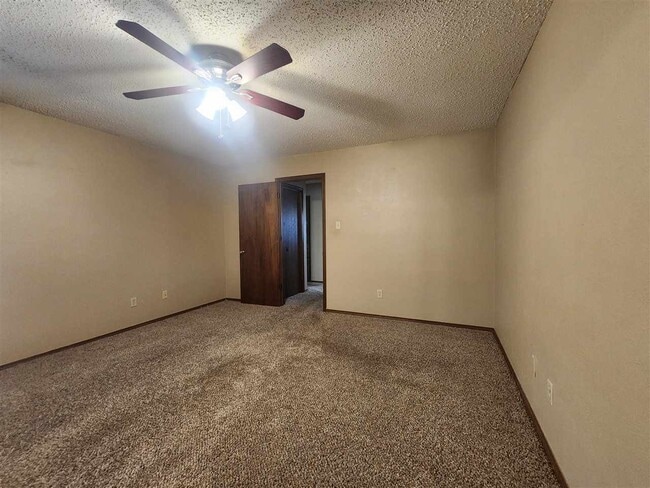 Building Photo - 7938 NW Crossland Cir