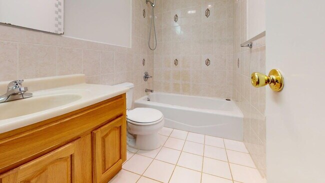 Building Photo - "Charming 4-Bed, 4-Bath Oasis in San Francisco with 1,963 Sq Ft of Comfort!"