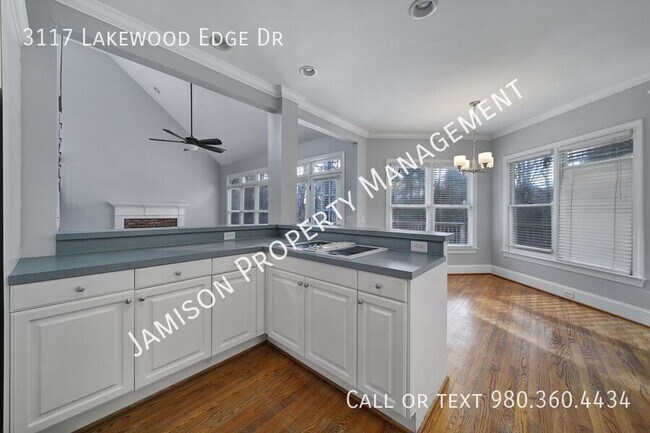 Building Photo - 3117 Lakewood Edge Dr