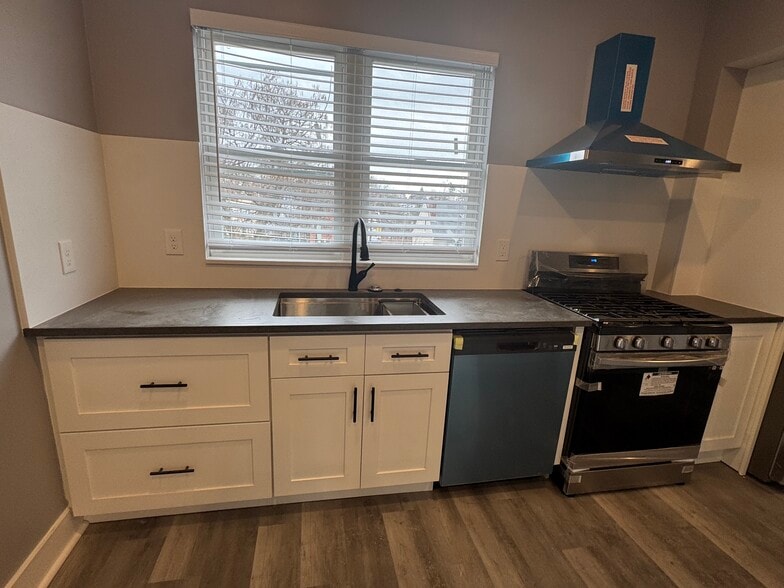 Building Photo - 3374 Webster Ave