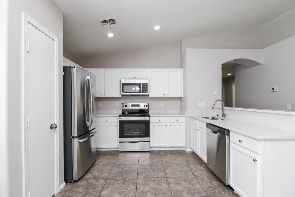 Building Photo - 5727 S 17th Ave