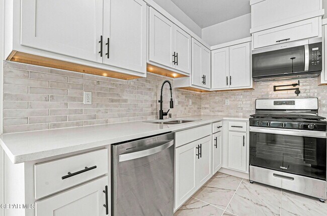 Building Photo - 13909 Paseo Perlas Dr