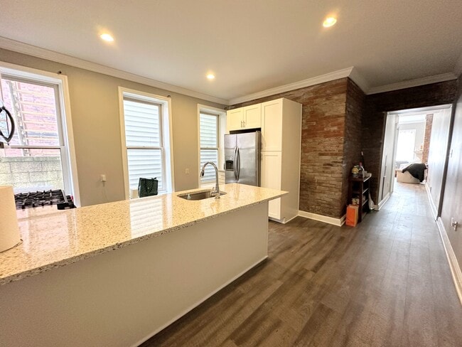 Building Photo - 2221 Jane St