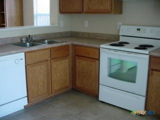 Building Photo - 534 Cardinal Manor