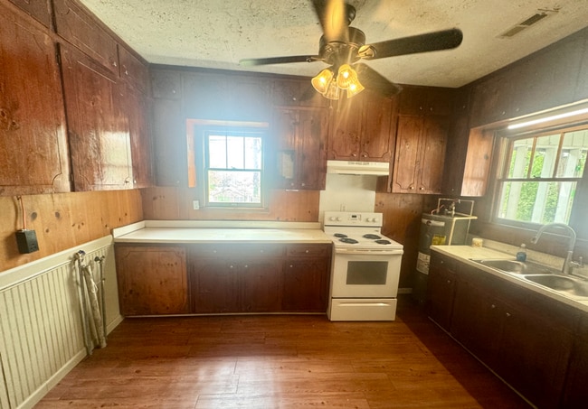 Building Photo - Charming 2 bed & 1 bath home