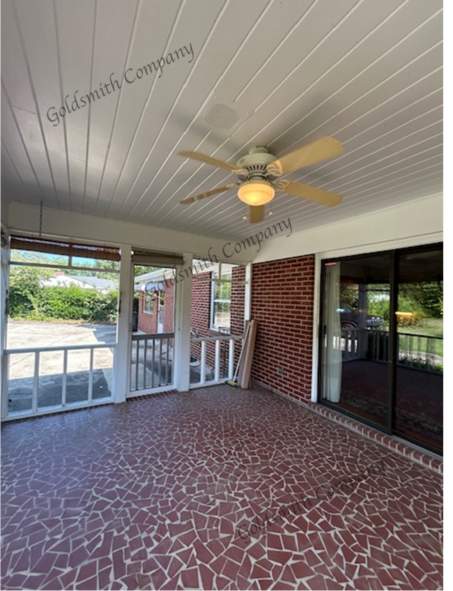 Building Photo - 2 Woodfern Cir