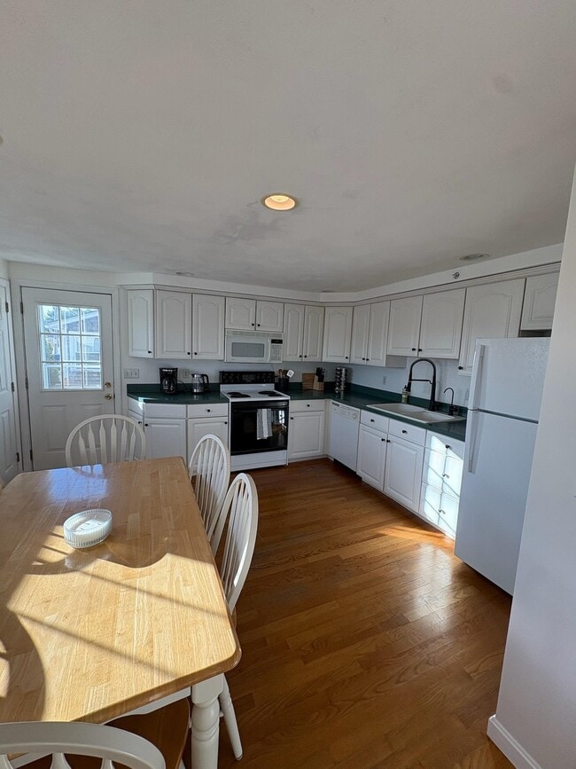 Building Photo - 518 High St