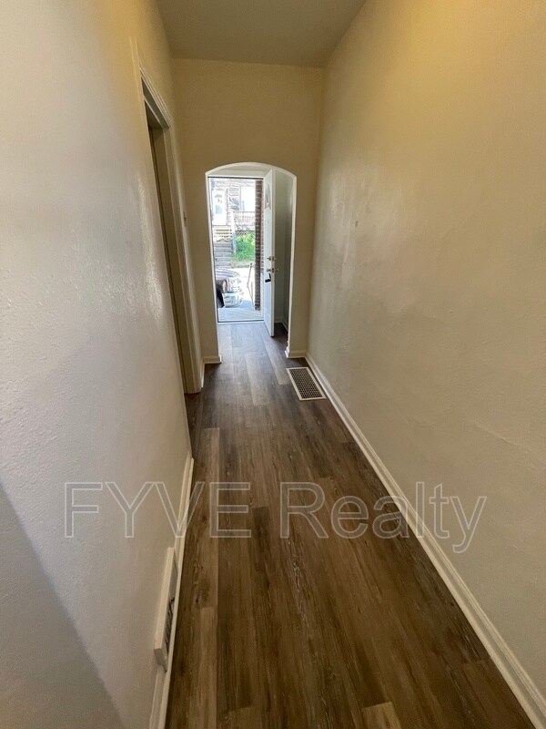 Building Photo - 489 Norton St