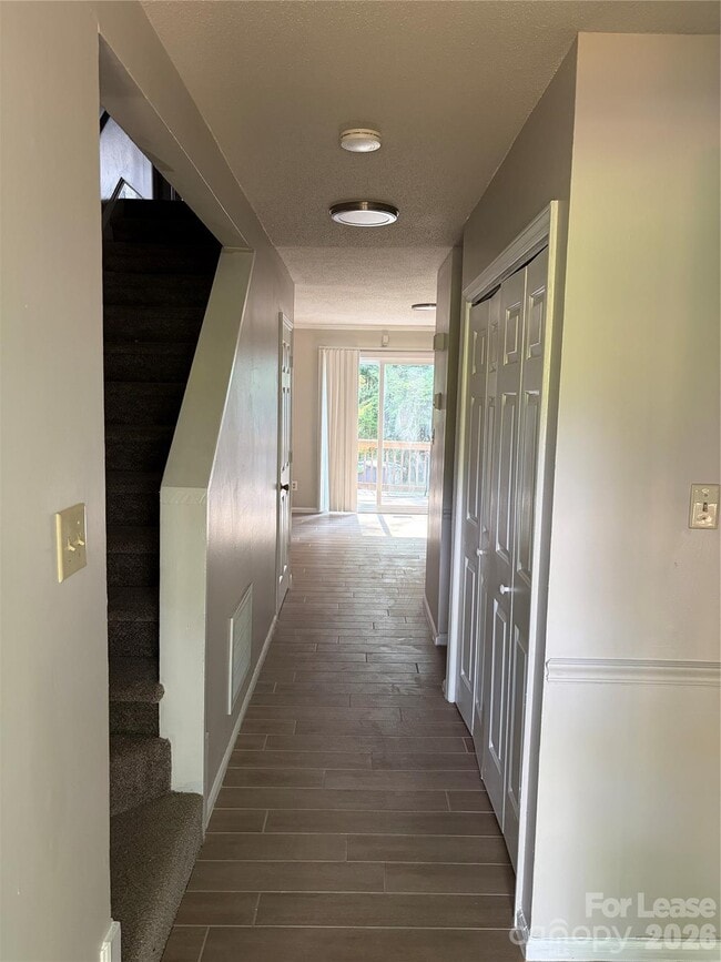 Building Photo - 1708 Village Lake Dr