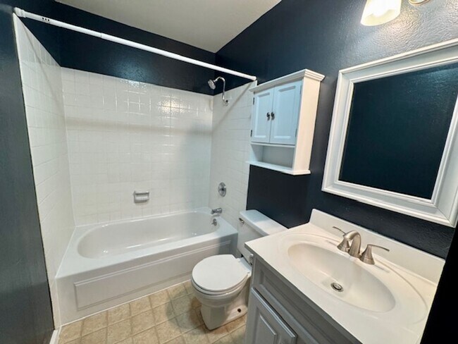 Building Photo - Gorgeous Walnut Creek Townhome 2 bedroom, 2.5 bath with 1 car garage in Sunset Park