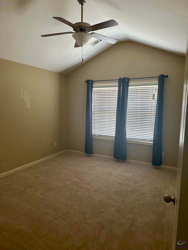Building Photo - 121 Hawks Tail Dr