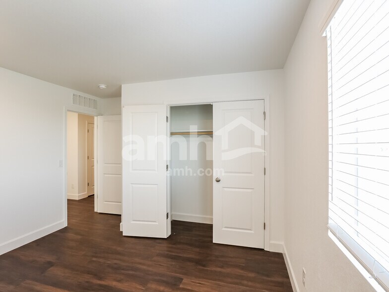 Building Photo - 8863 N 171st Dr
