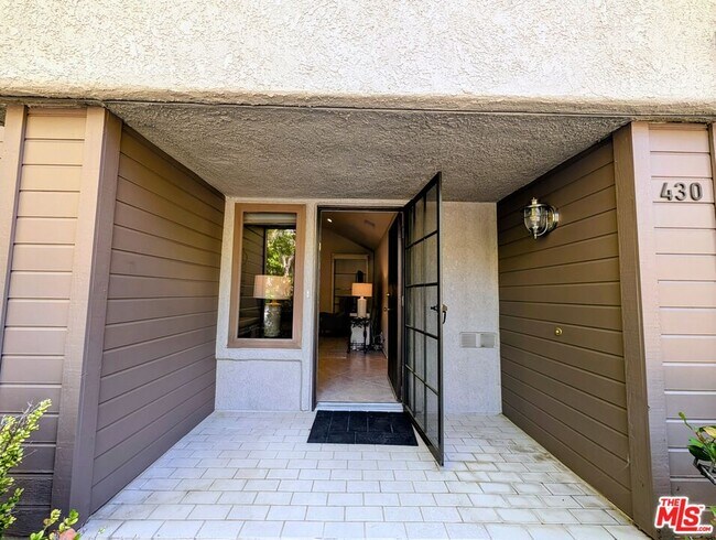 Building Photo - 430 Via Colinas