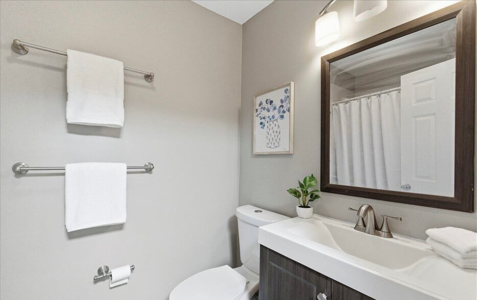 2nd bathroom/2nd floor - 415 N Glover St