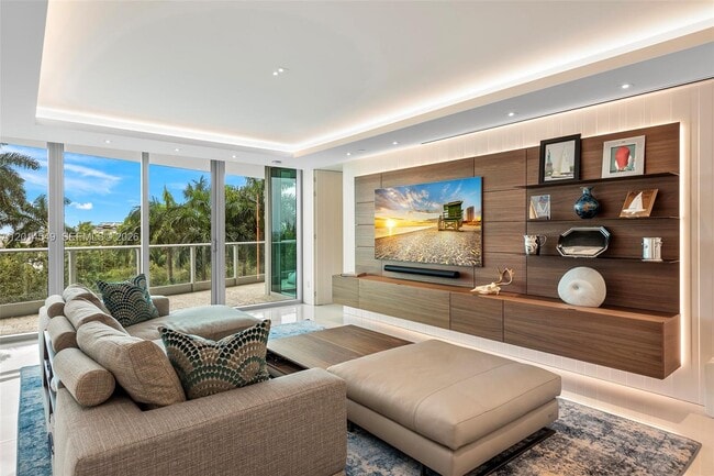 Building Photo - 2627 S Bayshore Dr