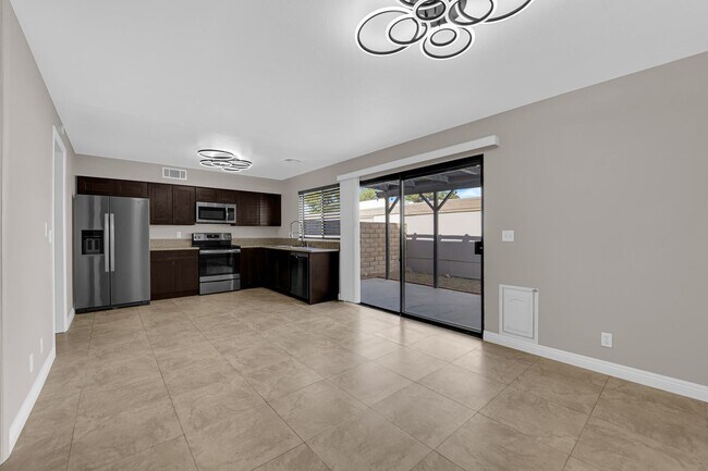 Building Photo - Charming 3 Bedroom ,2 bathroom in Paradise...