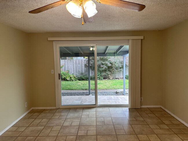 Building Photo - Beautiful 3 bedroom 2 bath house in Thurston!