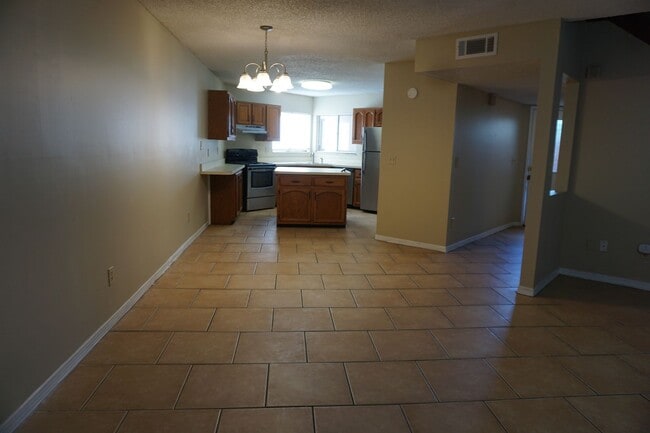 Building Photo - 3 bedroom townhome in Arlington