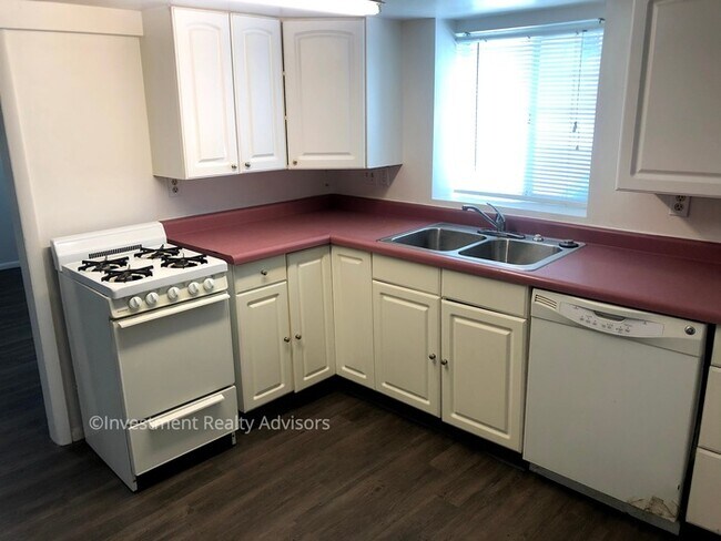 Building Photo - 2 bed 1 bath Basement Apartment in Sandy!