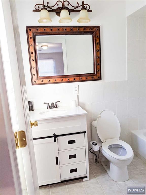 Master Bath - 10 Elm Ct