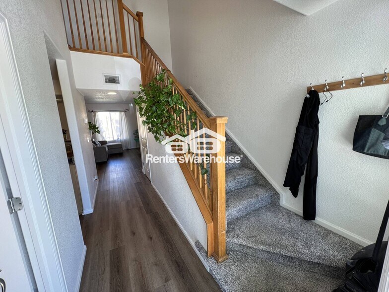 Building Photo - 5895 Biscay St