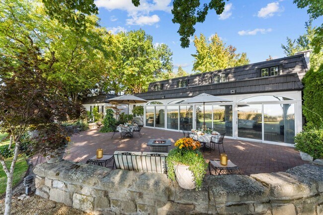 Building Photo - Fully Furnished Luxury Estate in Boise's Lower Highlands