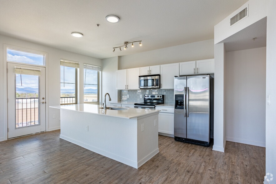 3BR, 2BA - 1,484 SF - The Madrid - Kitchen - Portola at SouthGlenn