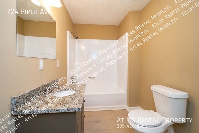 Building Photo - 724 Piper Ave