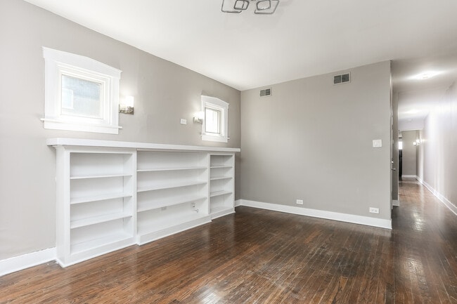 Building Photo - 2647 W Potomac Ave