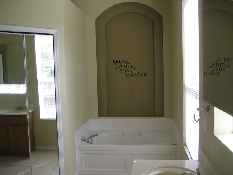 Master Bath 1 - 3924 Hollow Crossing Dr