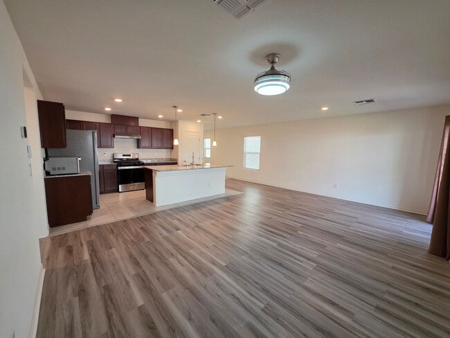 Building Photo - Newer 3 Bedroom Single Story Home in Gated Community