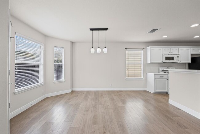 Building Photo - 336 Celery Loop