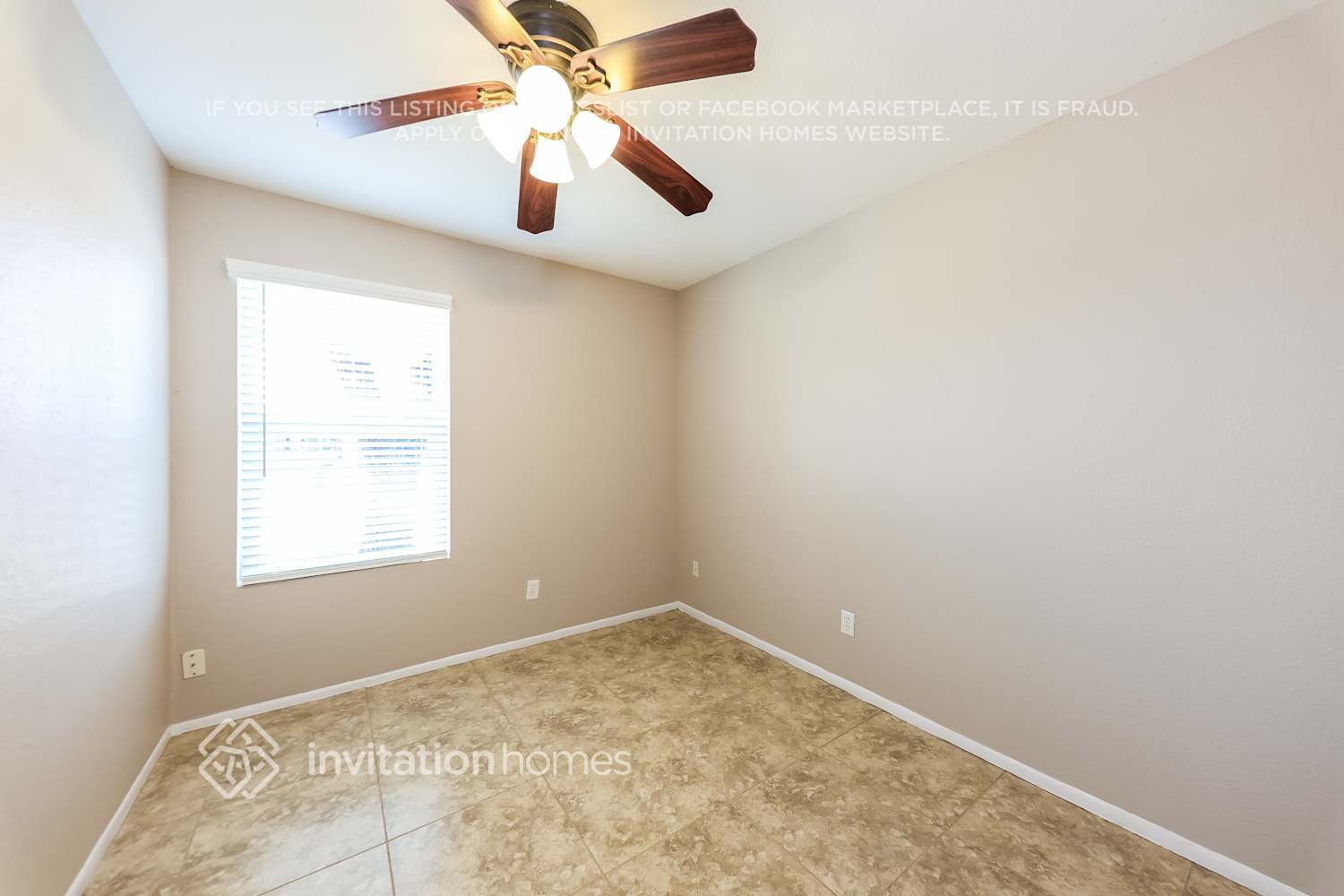 Building Photo - 2332 W Hartford Ave