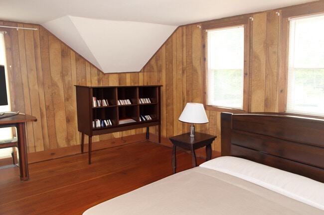 Building Photo - 700 Lindley St