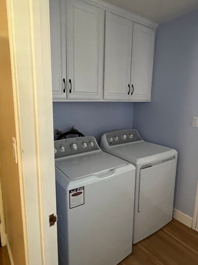 Building Photo - 913 Tara Pl