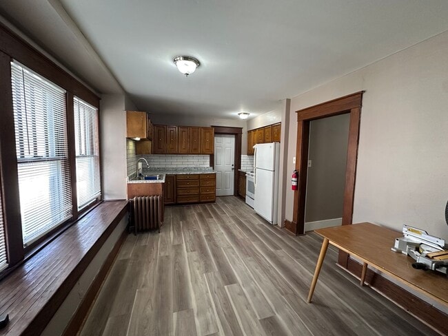 Building Photo - 109 E Stewart Rd