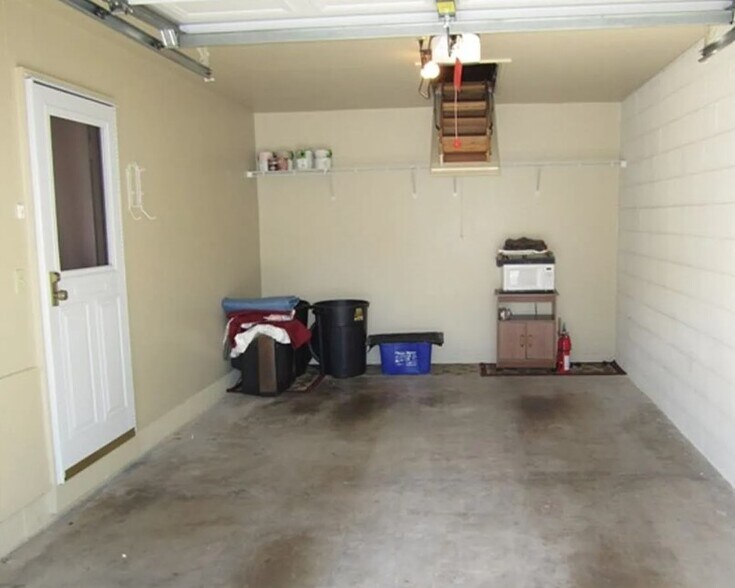 1-car Garage + Storage - 213 Crescent Dr