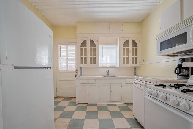 Building Photo - 4226 Avenue T