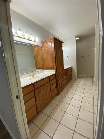 Building Photo - 4763 Red Oak Cir