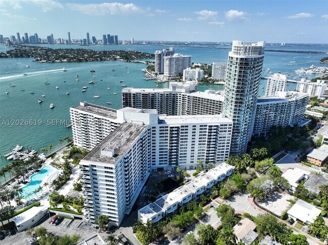 Building Photo - 1500 Bay Dr E