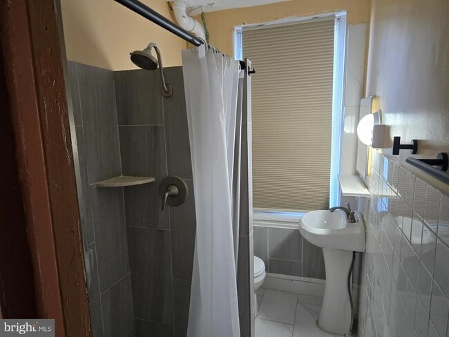 Building Photo - 504 Walnut St