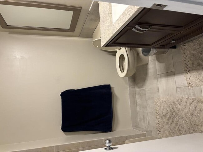 Building Photo - 300 Walnut St