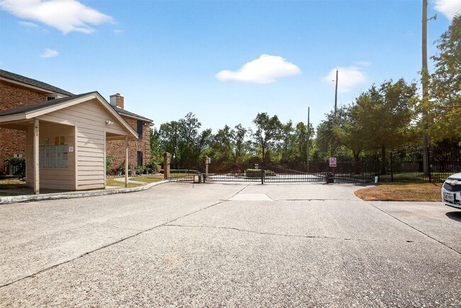 Building Photo - 3770 Lovers Wood Ln