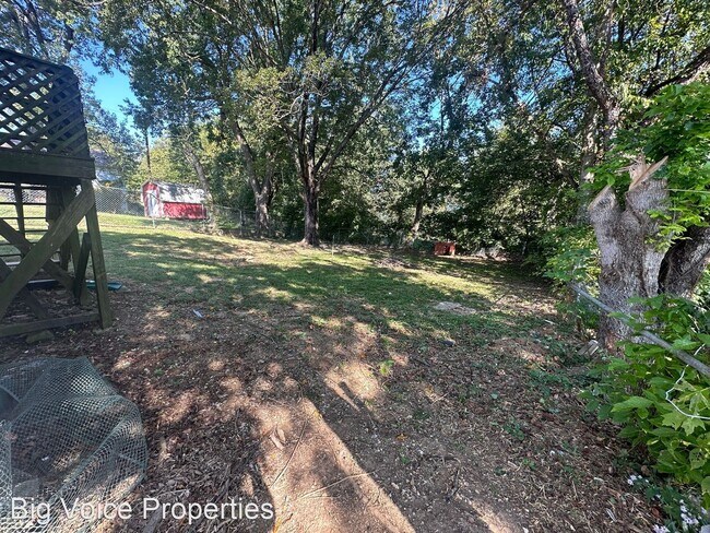 Building Photo - 2 br, 1 bath House - 325 E. 18th Street