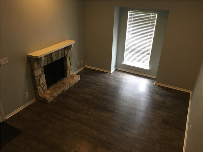 Building Photo - 1703 Timberwood Dr