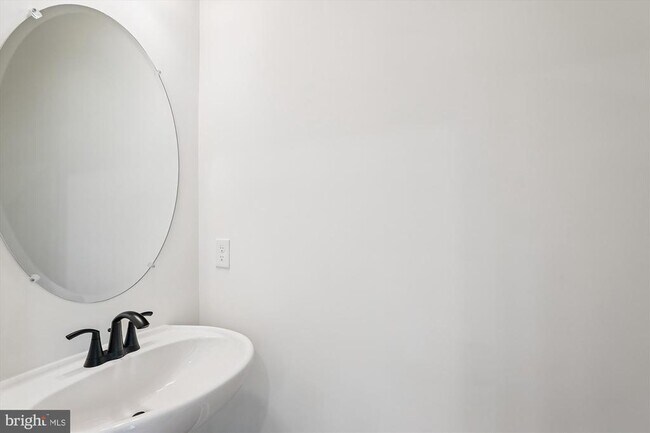 Building Photo - 19820 Lavender Dust Sq