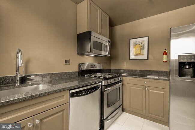 Building Photo - 2725 39th St NW