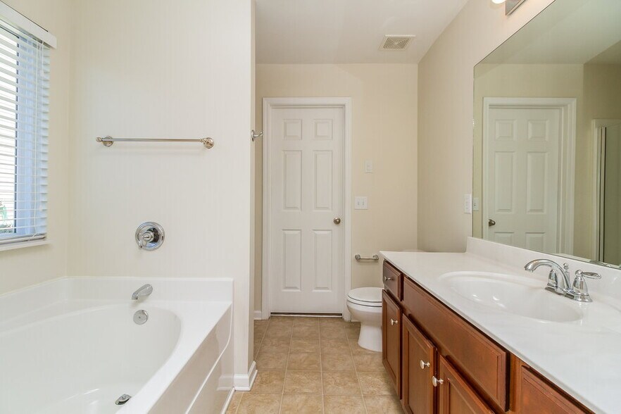 Building Photo - 2151 Erin Ln